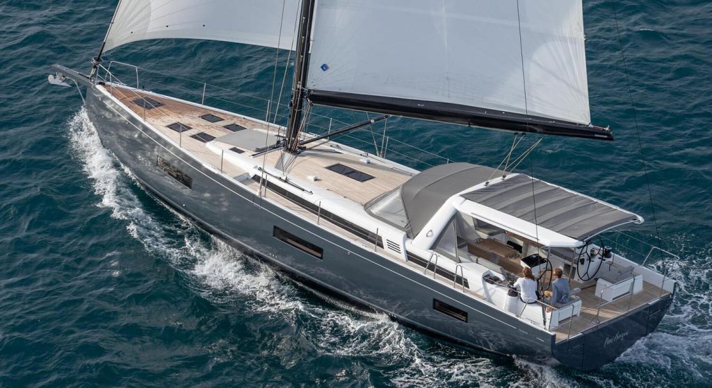 Beneteau-Oceanis-Yacht-60-stern
